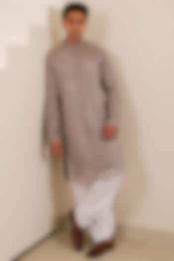 Grey Pure Chanderi Machine Embroidered Kurta Set by Menero at Pernia's Pop Up Shop