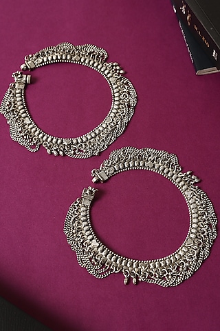 White Finish Temple Anklets In Sterling Silver (Set Of 2) by Mero