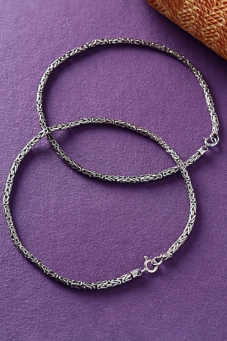 White Finish Temple Anklets In Sterling Silver (Set Of 2) by Mero