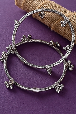 White Finish Temple Anklets In Sterling Silver (Set Of 2) by Mero