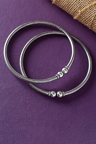 White Finish Temple Anklets In Sterling Silver (Set Of 2) by Mero