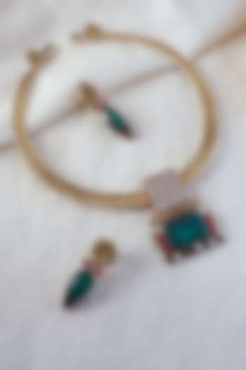 White Finish Kempstone & Kundan Polki Temple Hasli Necklace In Sterling Silver by Mero at Pernia's Pop Up Shop