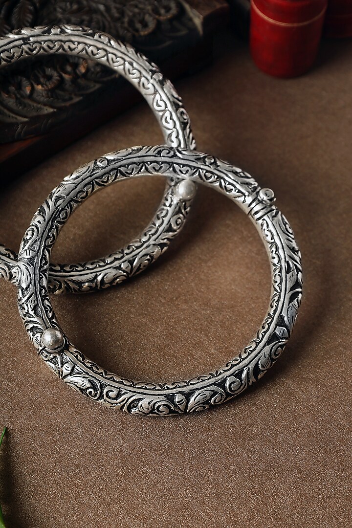 White Finish Nakshi Leg Kada In Sterling Silver by Mero at Pernia's Pop Up Shop