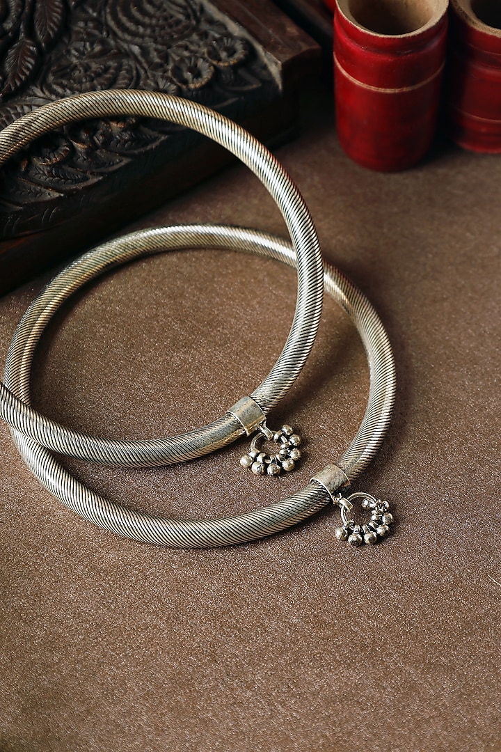 White Finish Ghungroo Leg Kada In Sterling Silver by Mero at Pernia's Pop Up Shop
