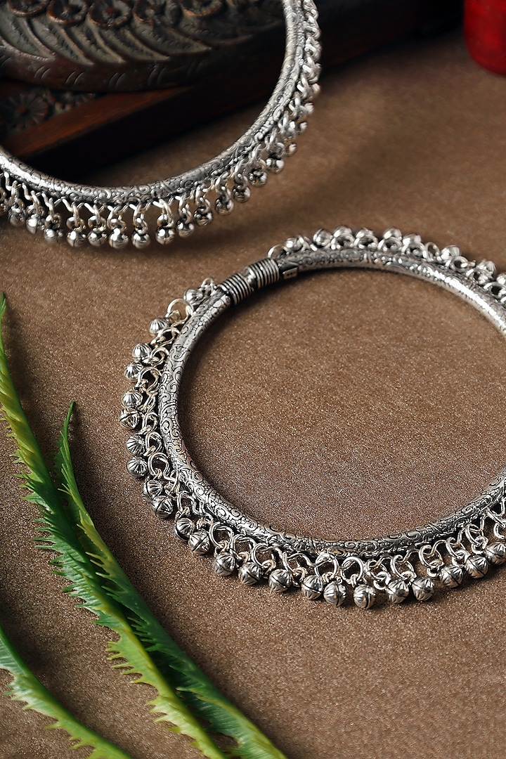 White Finish Ghungroo Textured Leg Kada In Sterling Silver by Mero at Pernia's Pop Up Shop