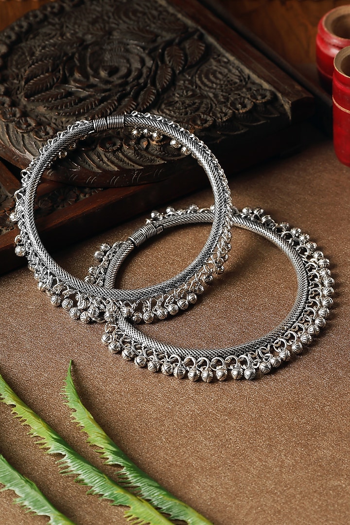 White Finish Ball Ghungroo Textured Leg Kada In Sterling Silver by Mero at Pernia's Pop Up Shop