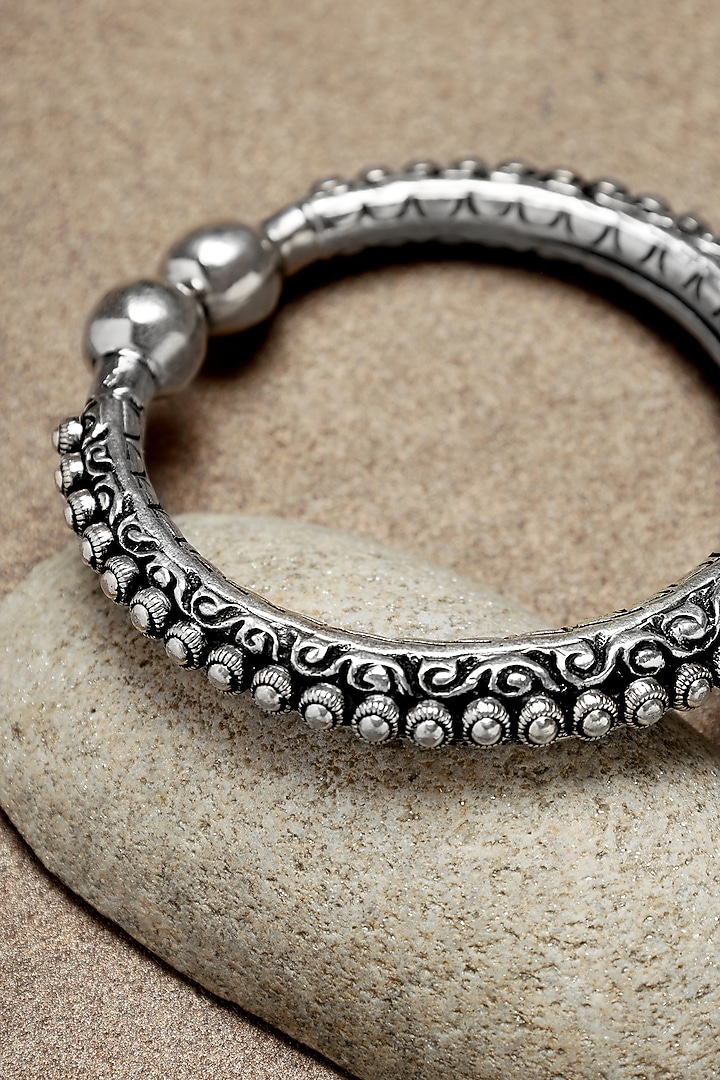 White Finish Chitai Temple Kada In Sterling Silver by Mero at Pernia's Pop Up Shop