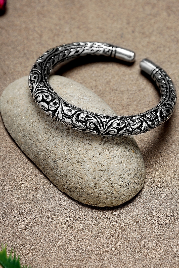 White Finish Sher Chitai Temple Kada In Sterling Silver by Mero at Pernia's  Pop Up Shop