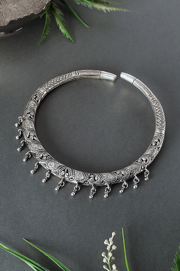 White Finish Temple Chitai Ghungroo Hasli Necklace In Sterling Silver by Mero at Pernia's Pop Up Shop