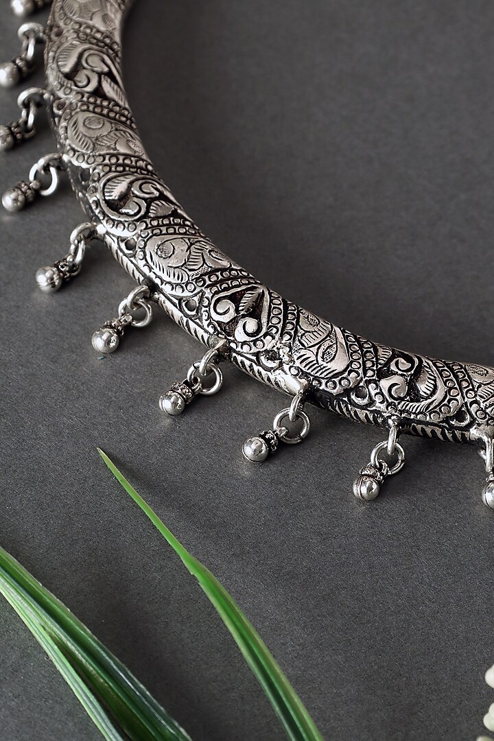 White Finish Temple Chitai Ghungroo Hasli Necklace In Sterling Silver by Mero at Pernia's Pop Up Shop