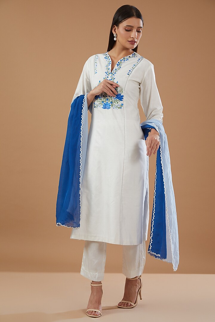 White Chanderi Thread Embroidered Kurta Set by MERAKI BY POONAM SSANYAA at Pernia's Pop Up Shop