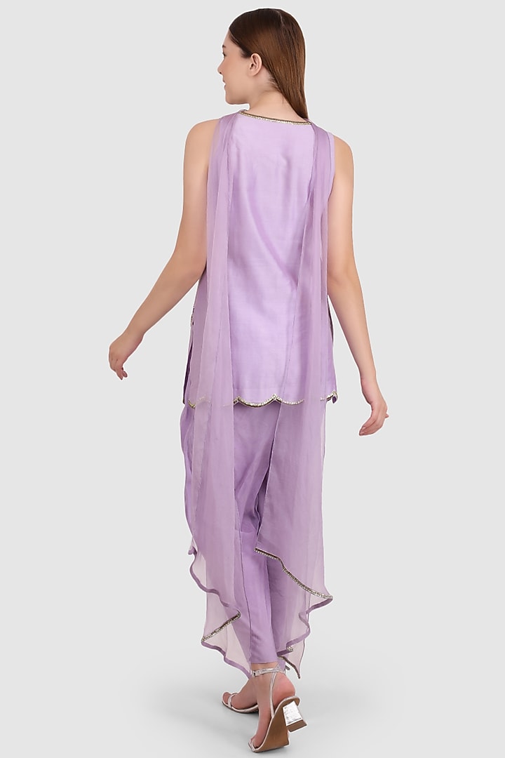 Lilac Dola Silk Embroidered Kurta Set by Meraki By Rachna at Pernia's Pop Up Shop