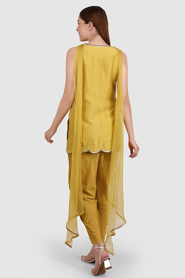 Yellow Dola Silk Embroidered Kurta Set by Meraki By Rachna at Pernia's Pop Up Shop