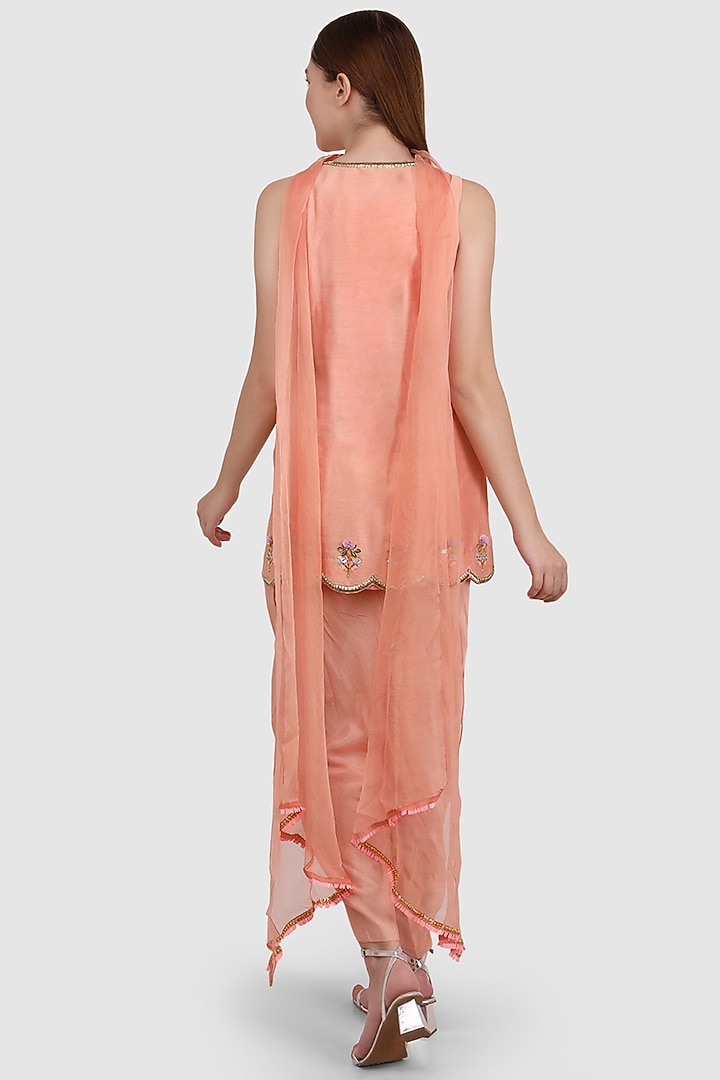 Peach Dola Silk Embroidered Kurta Set by Meraki By Rachna at Pernia's Pop Up Shop