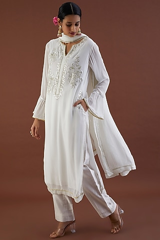 White Embroidered Kurta Set by Metamorphs