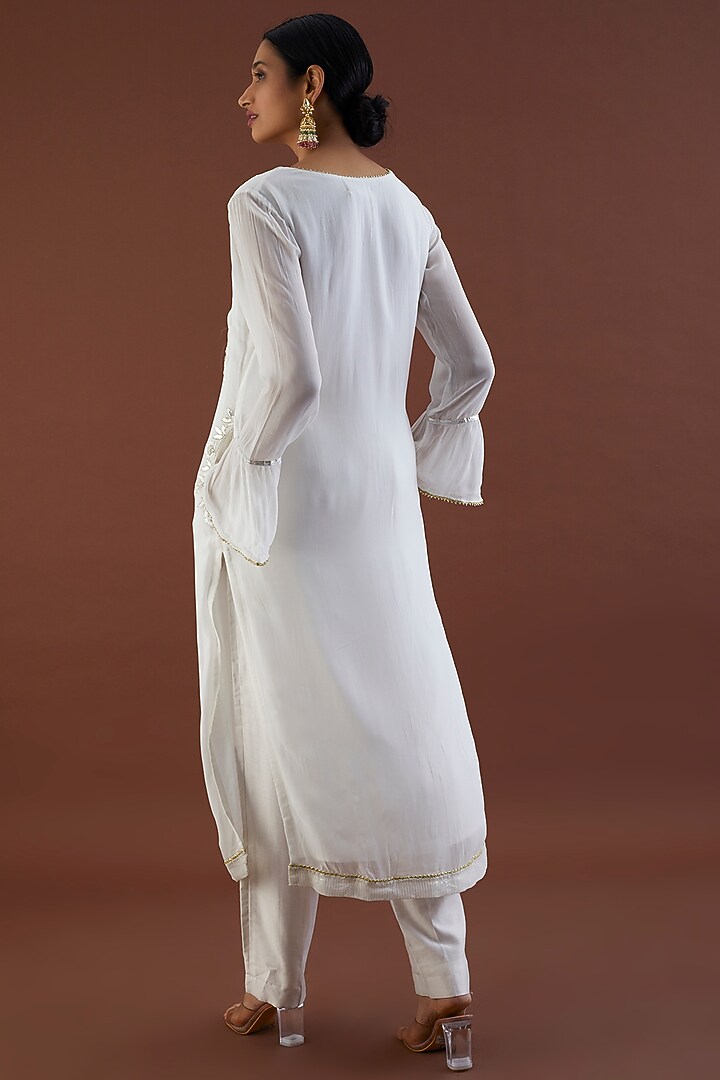 White Embroidered Kurta Set by Metamorphs at Pernia's Pop Up Shop
