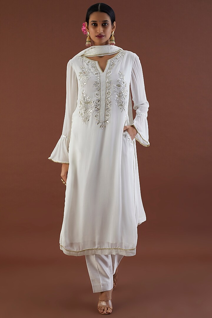 White Embroidered Kurta Set by Metamorphs at Pernia's Pop Up Shop