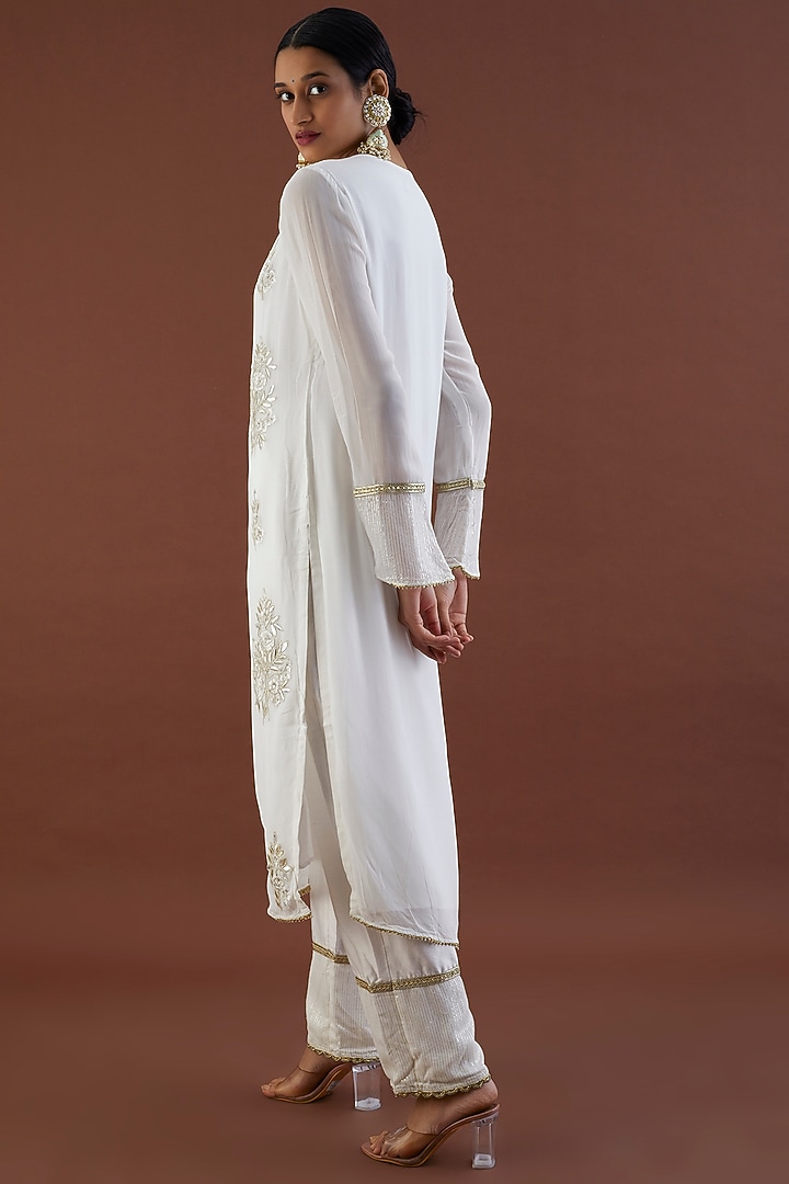 White Kurta Set With Embroidery by Metamorphs at Pernia's Pop Up Shop