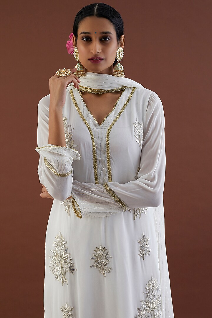 White Kurta Set With Embroidery by Metamorphs at Pernia's Pop Up Shop