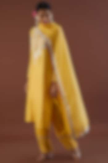 Pale Yellow Embroidered Kurta Set by Metamorphs