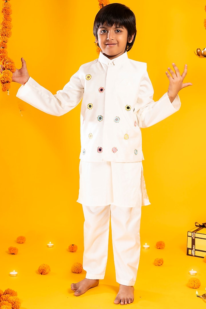 Off-White Cotton Silk Hand Embroidered Bundi Jacket Set For Boys by Metaphor Kids at Pernia's Pop Up Shop