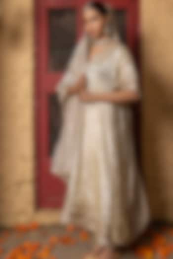 Gold Banarasi Silk Tissue Blend Embroidered Kurta Set For Girls by Mei & Zu at Pernia's Pop Up Shop