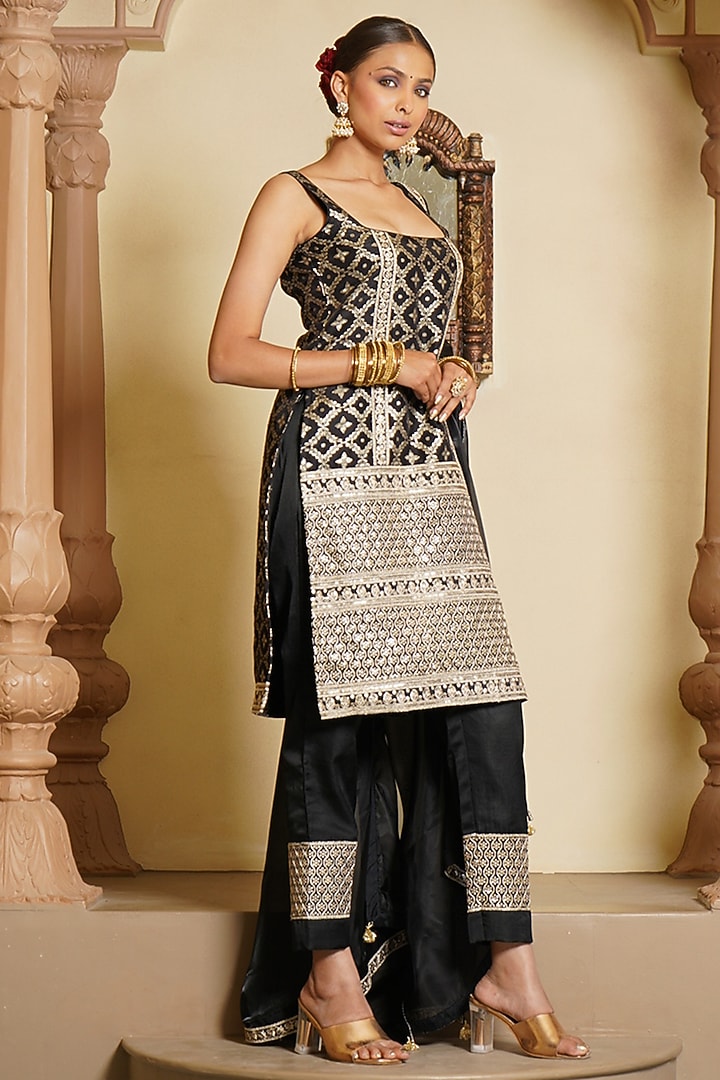 Black Bengaluru Silk Embroidered Kurta Set For Girls by Mei & Zu at Pernia's Pop Up Shop