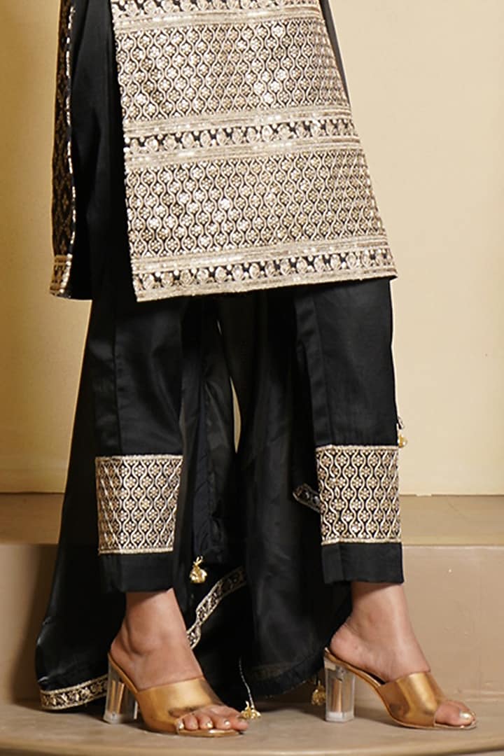 Black Bengaluru Silk Embroidered Kurta Set For Girls by Mei & Zu at Pernia's Pop Up Shop