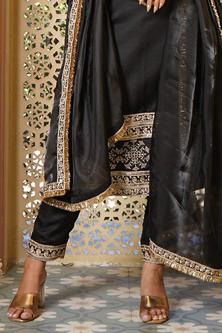 Black Cotton Silk Embroidered Kurta Set For Girls by Mei & Zu at Pernia's Pop Up Shop