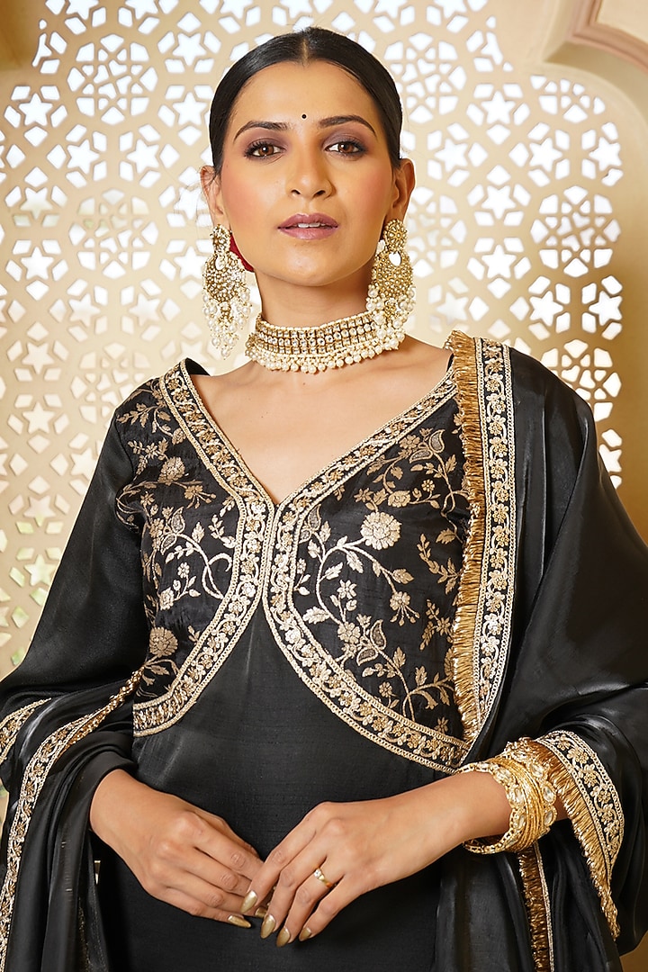 Black Cotton Silk Embroidered Kurta Set For Girls by Mei & Zu at Pernia's Pop Up Shop