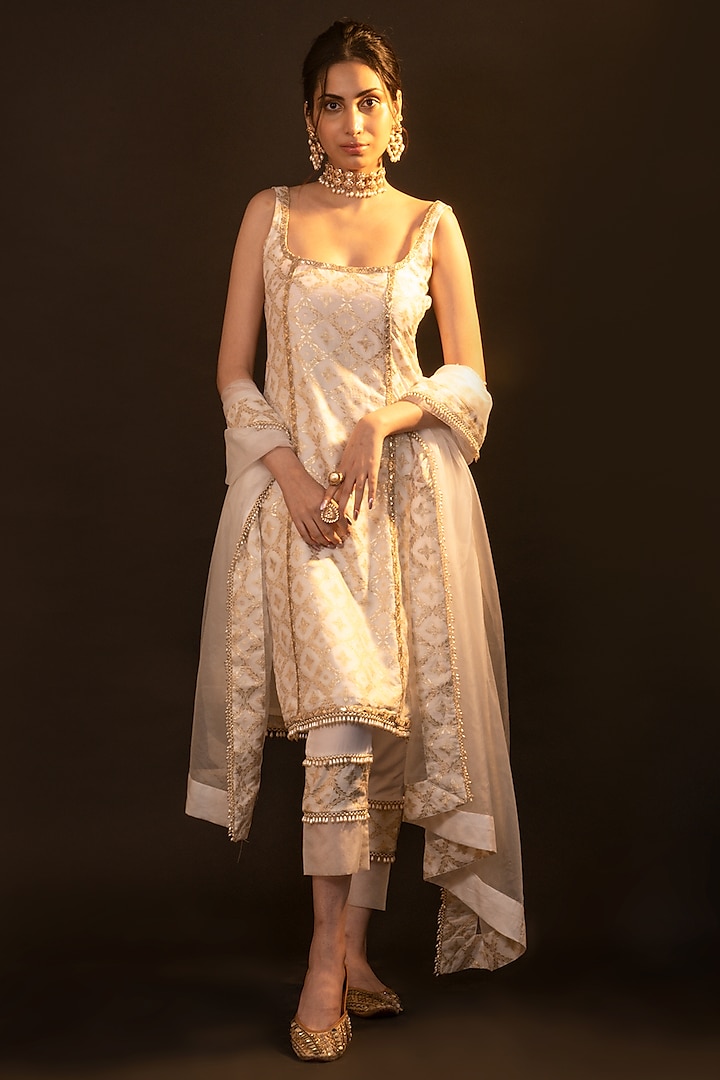 White & Gold Brocade Kurta Set For Girls by Mei & Zu at Pernia's Pop Up Shop