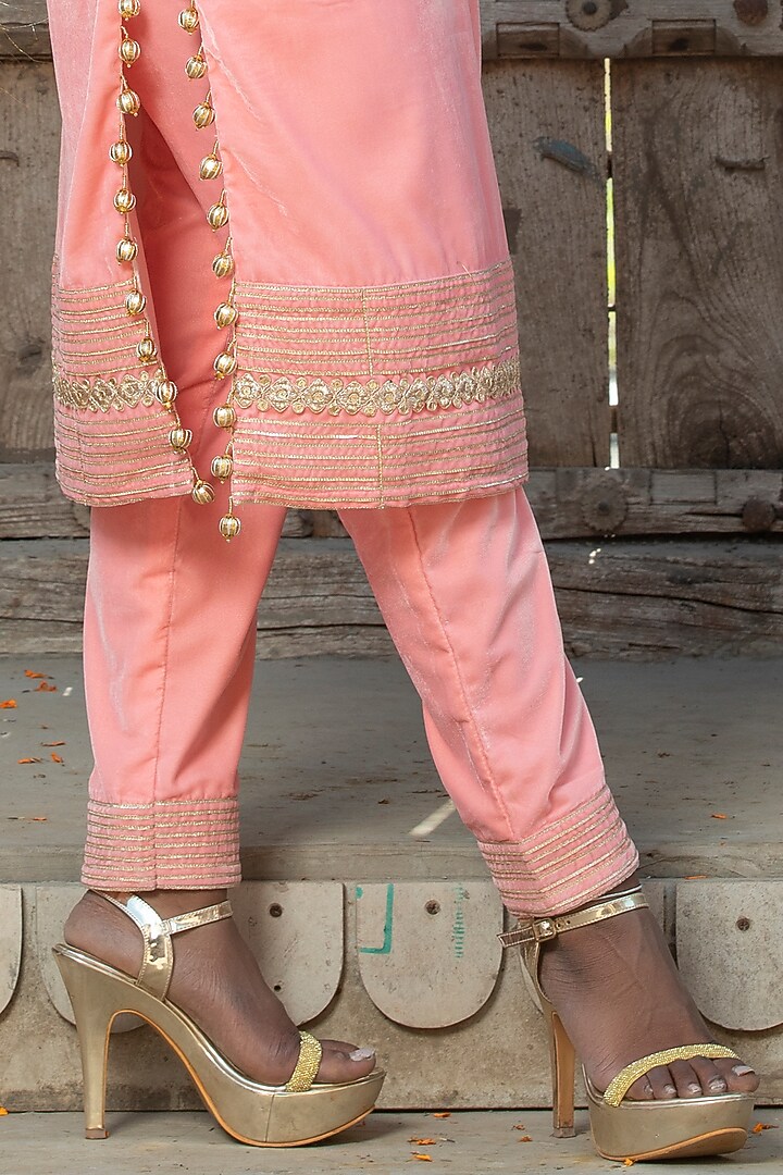 Salmon Pink Velvet Tikki Embroidered Kurta Set For Girls by Mei & Zu at Pernia's Pop Up Shop