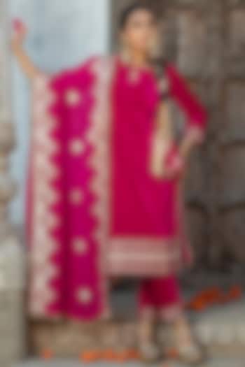 Fuchsia Pink Velvet Embroidered Kurta Set For Girls by Mei & Zu at Pernia's Pop Up Shop