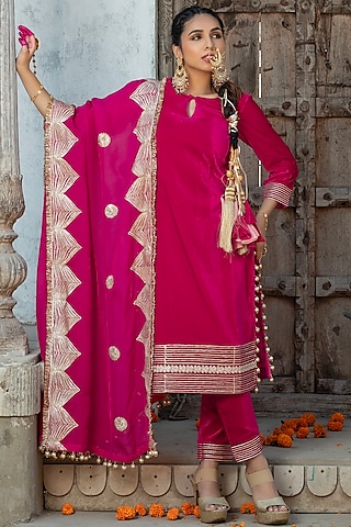 Fuchsia Pink Velvet Embroidered Kurta Set For Girls by Mei & Zu