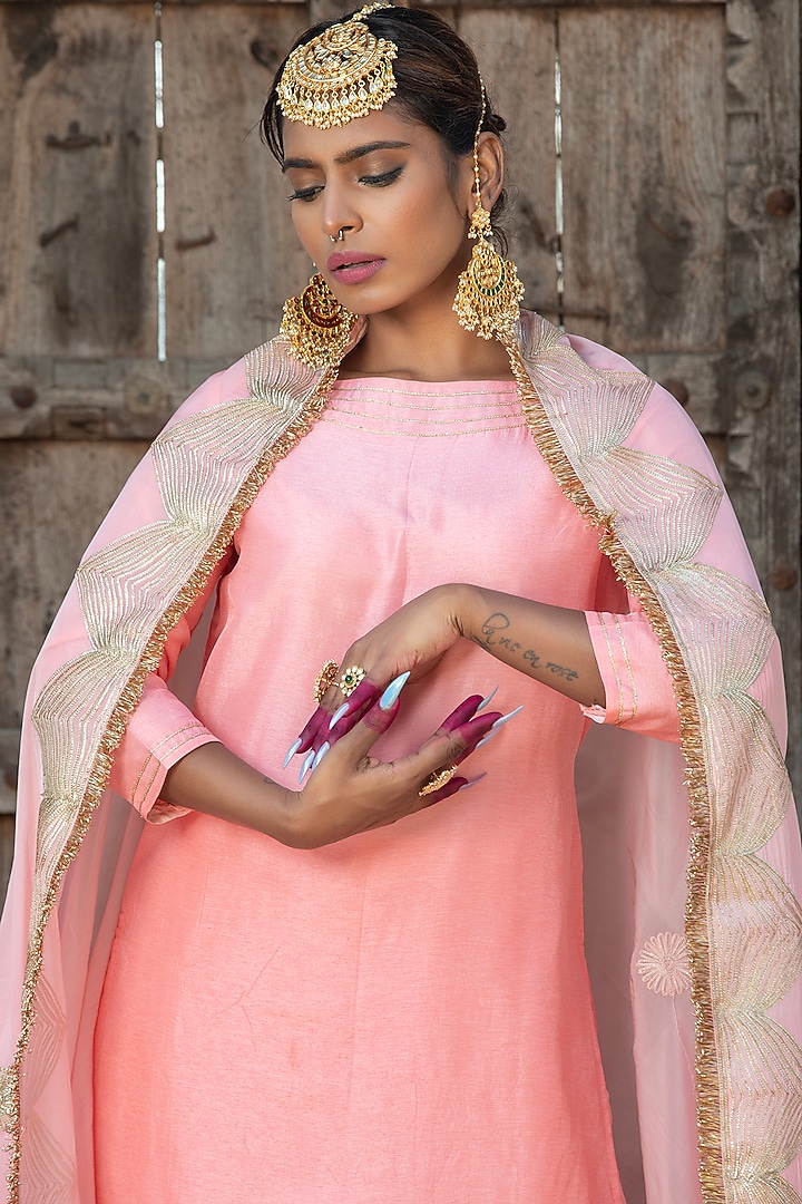 Salmon Pink Velvet Gota Embroidered Kurta Set For Girls by Mei & Zu at Pernia's Pop Up Shop