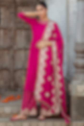 Fuchsia Pink Velvet Gota Embroidered Kurta Set For Girls by Mei & Zu at Pernia's Pop Up Shop