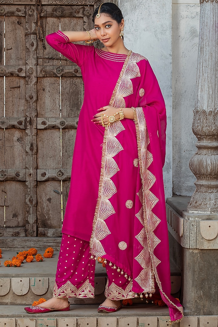 Fuchsia Pink Velvet Gota Embroidered Kurta Set For Girls by Mei & Zu at Pernia's Pop Up Shop