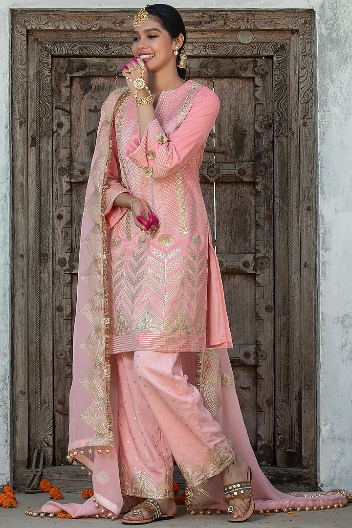 Salmon Pink Velvet Gota Embroidered Kurta Set For Girls by Mei & Zu at Pernia's Pop Up Shop