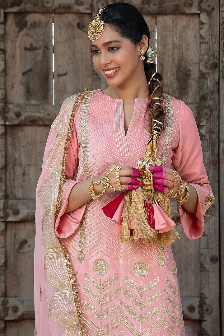 Salmon Pink Velvet Gota Embroidered Kurta Set For Girls by Mei & Zu at Pernia's Pop Up Shop