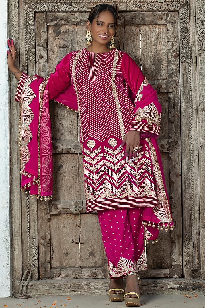Fuchsia Pink Velvet Gota Embroidered Kurta Set For Girls by Mei & Zu at Pernia's Pop Up Shop