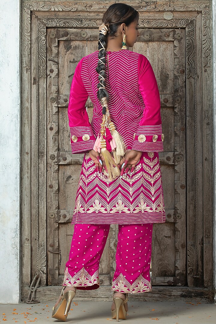 Fuchsia Pink Velvet Gota Embroidered Kurta Set For Girls by Mei & Zu at Pernia's Pop Up Shop
