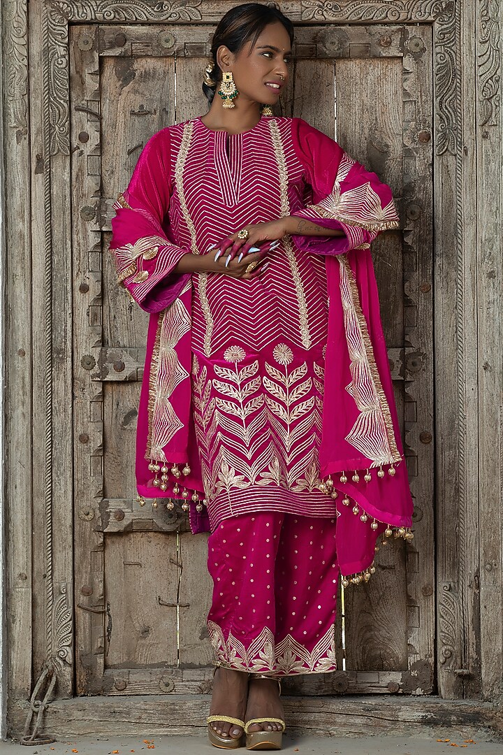 Fuchsia Pink Velvet Gota Embroidered Kurta Set For Girls by Mei & Zu at Pernia's Pop Up Shop