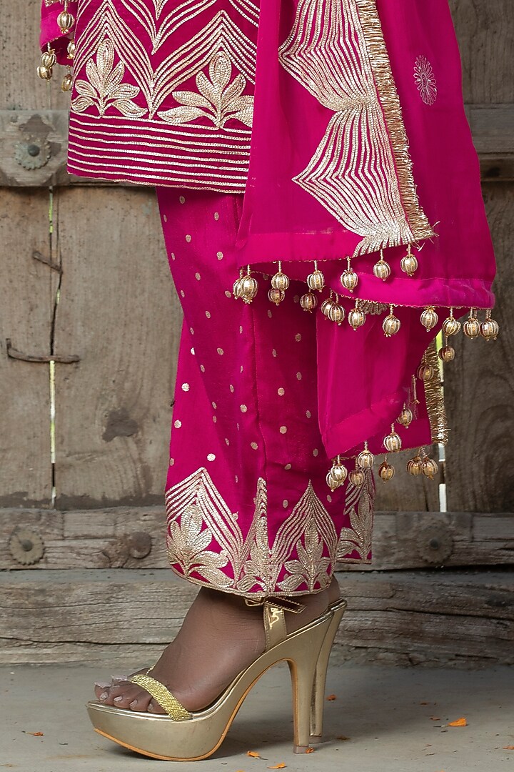 Fuchsia Pink Velvet Gota Embroidered Kurta Set For Girls by Mei & Zu at Pernia's Pop Up Shop