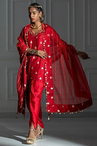 Rose Red Brocade Embroidered High-Low Kurta Set For Girls by Mei & Zu