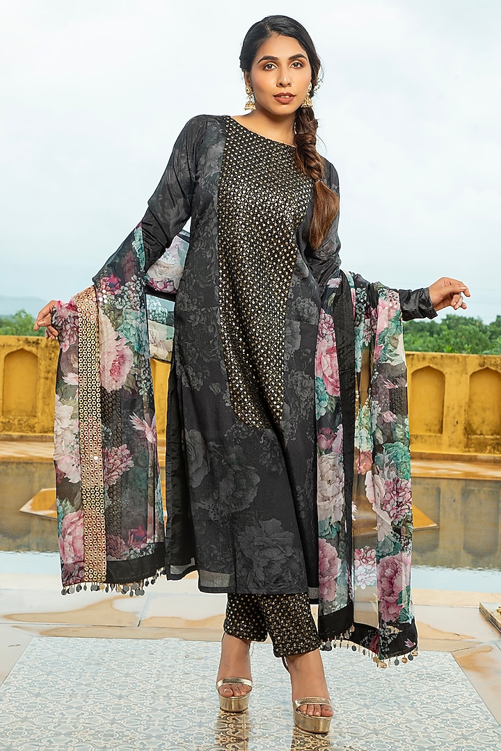 Black Georgette Printed & Embroidered Kurta Set For Girls by Mei & Zu at Pernia's Pop Up Shop