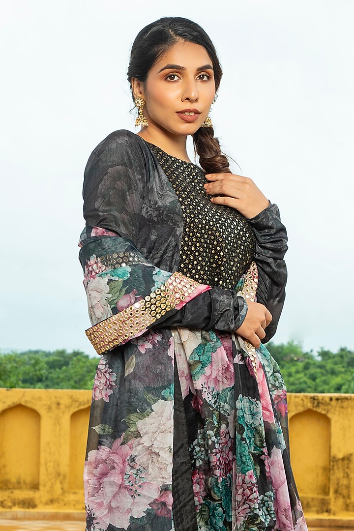 Black Georgette Printed & Embroidered Kurta Set For Girls by Mei & Zu at Pernia's Pop Up Shop