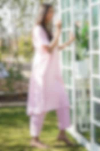 Pink Linen Floral Printed Kurta Set For Girls by Mei & Zu at Pernia's Pop Up Shop