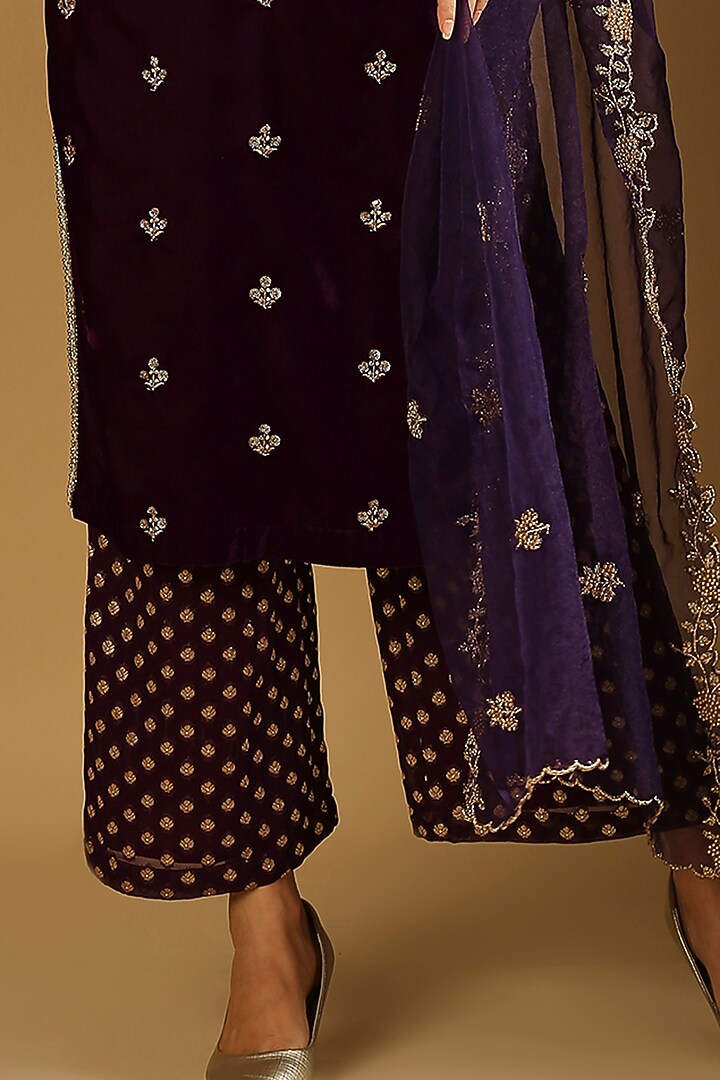 Purple Velvet Embroidered Kurta Set For Girls by Mei & Zu at Pernia's Pop Up Shop