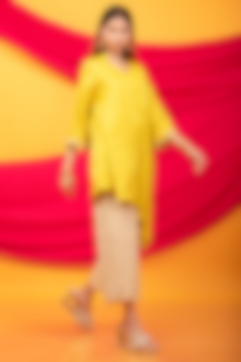 Canary Yellow Silk Blend Asymmetrical Kurta Set For Girls by Mei & Zu at Pernia's Pop Up Shop