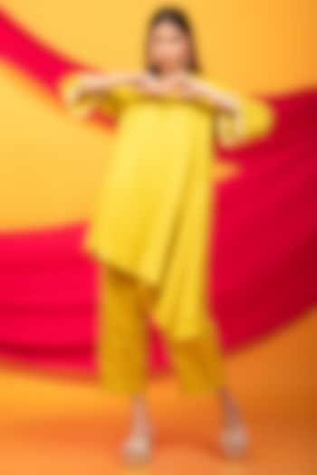 Canary Yellow Silk Blend Asymmetrical Kurta Set For Girls by Mei & Zu at Pernia's Pop Up Shop